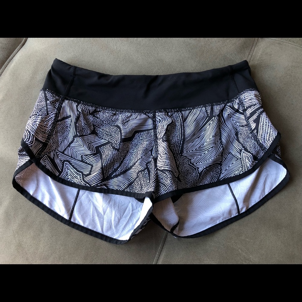 LuluLemon Speed Short 2.5” Size 6